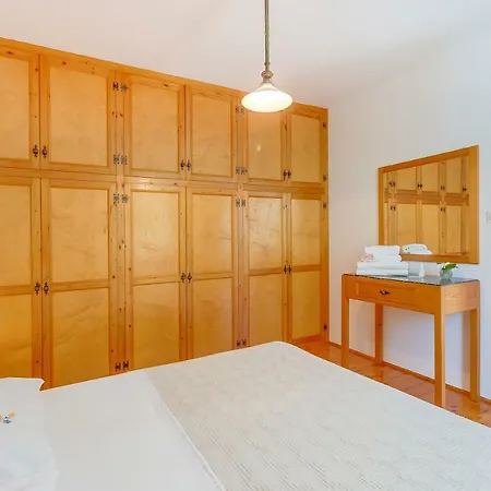Pia Apartment *